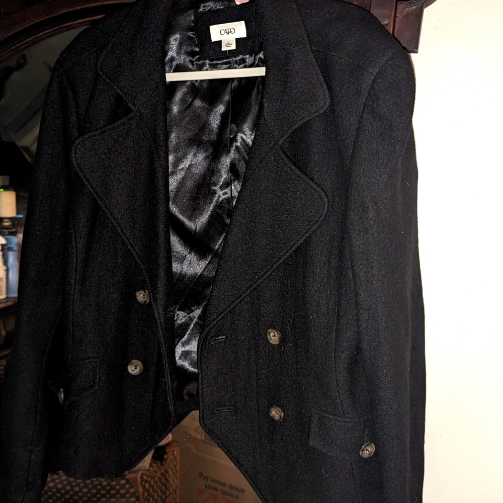 Women's double-breasted wool coat size large. Good looking jacket